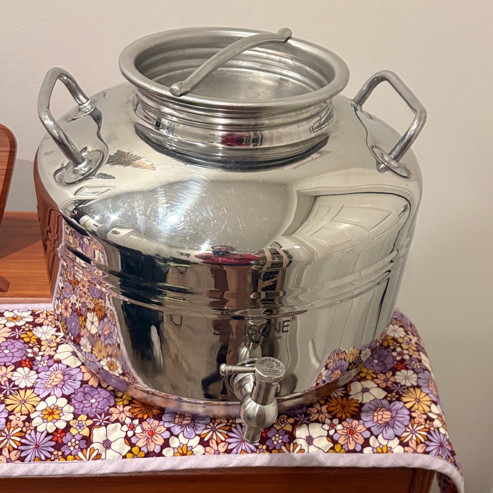 Stainless oil/water Dispenser- Polished Silver. 10 litre capacity